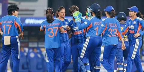 ലങ്കയെ തൂത്തുവാരി ഇന്ത്യൻ വനിതകൾ; അഞ്ചാം ടി20യിൽ 15 റൺസ് വിജയം, പരമ്പര സ്വന്തം