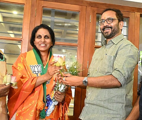 വട്ടിയൂർക്കാവിൽ സുരേന്ദ്രൻ എത്തിയതോടെ വഴിമുട്ടി ശ്രീലേഖ; ബിജെപിയിൽ സ്ഥാനാർഥി തർക്കം രൂക്ഷം | Vattiyoorkavu BJP Candidate