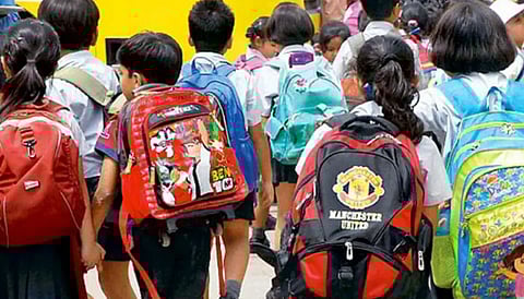 ഇനി സ്കൂളുകളിൽ 'ബാക്ക് ബെഞ്ചേഴ്സ്' ഇല്ല; ബാഗിന്റെ കുറയ്ക്കും: നിർണ്ണായക പരിഷ്കാരങ്ങളുമായി സർക്കാർ | V Sivankutty Facebook Post School Changes