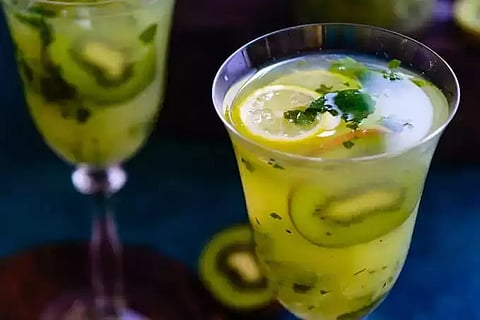 ആരോഗ്യഗുണങ്ങൾ ഏറെ.!  കിവിപ്പഴം ഉപയോഗിച്ച് ഒരു കൂൾ ഡ്രിങ്ക് തയ്യാറാക്കിയാലോ?