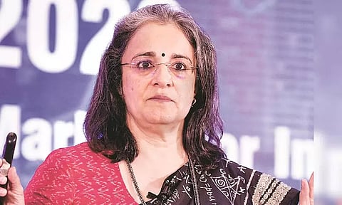 സെബി മേധാവിക്ക് വീണ്ടും കുരുക്ക്; ചട്ടവിരുദ്ധമായി വരുമാനം നേടിയെന്ന് റോയിട്ടേഴ്സ് റിപ്പോർട്ട്