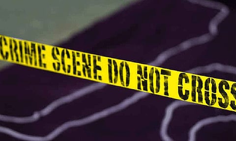 രാത്രി ആയിട്ടും മകൻ വീട്ടിൽ മടങ്ങി എത്തിയില്ല, അന്വേഷിച്ച് പുറത്തുപോയ പിതാവിനെ കുത്തി കൊലപ്പെടുത്തി; പ്രതികൾക്കായി തിരച്ചിൽ