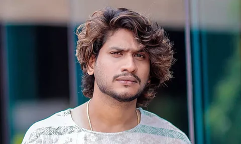 സ്ത്രീയെ പരിശുദ്ധയാക്കുന്ന കാഴ്ചപ്പാടിനോട് യോജിപ്പില്ല; അഖിൽ മാരാർ