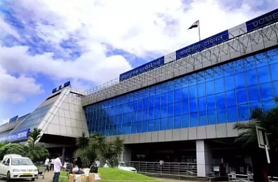 പരാതികൾ ഉയരുന്ന സാഹചര്യത്തിൽ കരിപ്പൂർ വിമാനത്താവളത്തിൽ 283 രൂപ ടാക്സി പ്രവേശന ഫീസ് നിർത്തിവച്ചു