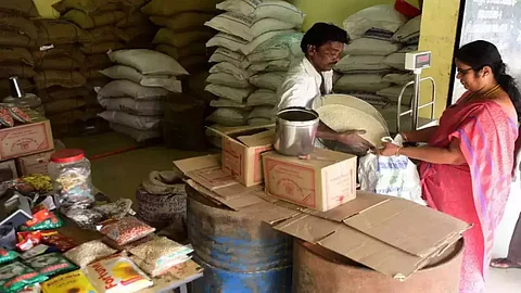 കമ്മീഷൻ കിട്ടിയില്ല; റേഷൻ വ്യാപാരികൾ ദുരിതത്തിൽ
