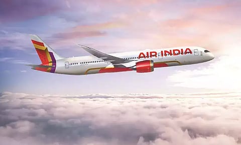 ടേക്ക് ഓഫിന് തൊട്ടുമുൻപ് വിമാനത്തിൽ നിന്ന് പുക ഉയർന്നു: തിരുവനന്തപുരം വിമാനത്താവളത്തില് യാത്രക്കാരെ തിരിച്ചിറക്കി | Smoke detected from Air India flight