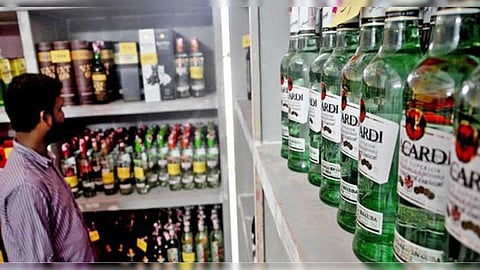 മദ്യനയം; ഡ്രൈ ഡേ ഒഴിവാക്കില്ല, പക്ഷെ ടൂറിസം മേഖലയില് വിളമ്പാം