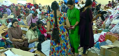 വയനാട് ദുരന്തം: ക്യാമ്പിൽ നിന്നും നീക്കിയത് 85 ടണ് അജൈവ മാലിന്യം | people thinking of aid to the camp as an opportunity to dump waste