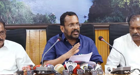 വയനാട് ദുരന്ത ബാധിത മേഖലയിലെ സ്കൂളുകൾ തിങ്കളാഴ്ച തുറക്കുമെന്ന് മന്ത്രി കെ രാജൻ: കേന്ദ്രത്തിന് വിശദമായ മെമ്മോറാണ്ടം സമർപ്പിച്ചു | Schools in wayanad landslide area to be reopened