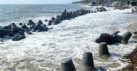 കേരളാ തീരത്ത്  കടലാക്രമണത്തിന് സാധ്യത; ജാഗ്രതാ നിർദേശം