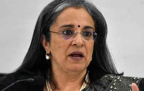 സെബി ഡയറക്ടർ ബോർഡ് അംഗമായിരിക്കെ മാധബി പുരി ബുച്ച് ചട്ടവിരുദ്ധമായി വരുമാനമുണ്ടാക്കിയെന്ന് ആരോപണം