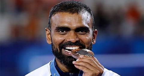 ശ്രീജേഷിന് ആദരം; സംസ്ഥാന സർക്കാർ രണ്ട് കോടി പാരിതോഷികം പ്രഖ്യാപിച്ചു