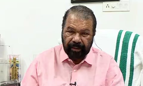 ക്യാംപ് ഒഴിഞ്ഞാൽ സ്കൂൾ തുറക്കുമെന്ന് വി ശിവൻകുട്ടി: ‘പാഠപുസ്തകങ്ങളും പഠനോപകരണങ്ങളും തയ്യാർ’ | schools to be reopened once the camp is vacated