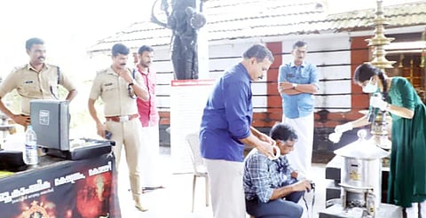 ക്ഷേത്രത്തിൽ മോഷണം : പണം കവർന്നു