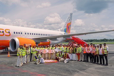 ഓണത്തെ വരവേല്ക്കാന് കസവുടുത്ത് എയര് ഇന്ത്യ എക്സ്പ്രസ്