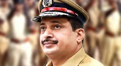 മോൻസണ് മാവുങ്കൽ കേസ്; ഐജി ലക്ഷ്മണയെ സർവീസിൽ തിരിച്ചെടുത്തു