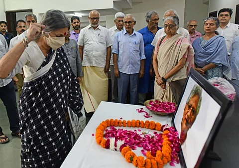 സഖാവിന് വിടചൊല്ലി രാജ്യതലസ്ഥാനം; ഒടുവിലായി എകെജി ഭവനിൽ | Yechury’s mortal remains finally arrived at AKG Bhavan