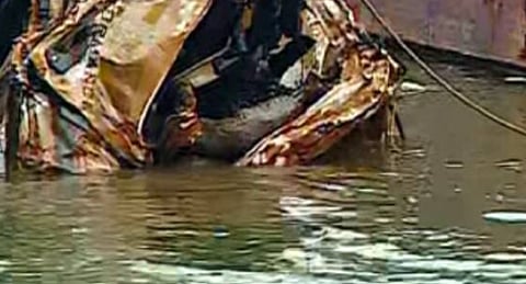 അർജുന്റെ ലോറി കണ്ടെത്തിയത് 12 മീറ്റർ ആഴത്തിൽനിന്ന്; ലക്ഷ്യംകണ്ടത് ഡ്രെഡ്ജർ എത്തിച്ചുള്ള തിരച്ചിൽ