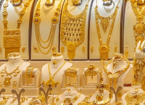 സ്വർണവില താഴേയ്ക്ക്: ഇന്നത്തെ നിരക്കറിയാം | GOLD PRICE LOWERED