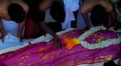 അന്ത്യചുബനം നല്കി അമ്മയും ഭാര്യയും, കണ്ണീർക്കടലായി നാട്: അർജുന് വിട | Arjun’s funeral updates