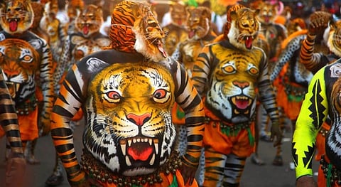 തൃശൂരില് ഇന്ന് പുലികളിറങ്ങും; സ്വരാജ് റൗണ്ടില് ഗതാഗതനിയന്ത്രണം