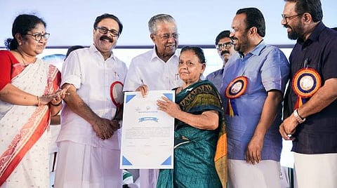 ഭൂരഹിതരില്ലാത്ത കേരളത്തിലേക്ക് ഒരുപടി കൂടി; 231 പേർക്ക് ഭൂ അവകാശം