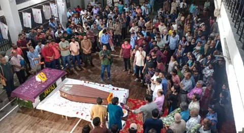 യെച്ചൂരിക്ക് വികാരഭരിതമായ വിട നൽകി ജെഎൻയു