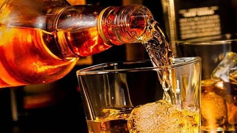 ഡ്രൈ ഡേ അനധികൃത മദ്യവിൽപ്പന: സംസ്ഥാന വ്യാപകമായി നടത്തിയ പരിശോധനയിൽ നിരവധി പേർ പിടിയിൽ, 100 ലിറ്റർ പിടികൂടി