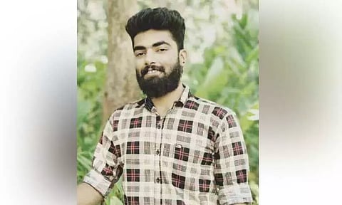 ബി.ജെ.പി പ്രവര്ത്തകന്റെ വീട്ടില്നിന്ന് ആയുധങ്ങള് പിടികൂടി