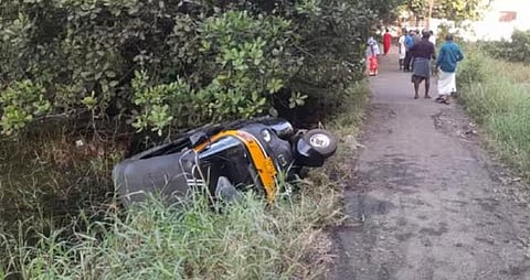 സ്കൂൾ കുട്ടികളുമായി പോയ ഓട്ടോറിക്ഷ മറിഞ്ഞു; ഡ്രൈവർ കസ്റ്റഡിയിൽ