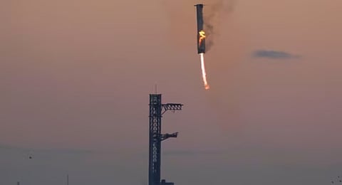 പുതു ചരിത്രം കുറിച്ച് സ്പേസ് എക്സ്; സ്റ്റാര്ഷിപ്പ് റോക്കന്റിന്റെ ബൂസ്റ്റര് തിരിച്ചെത്തിച്ചു | SpaceX