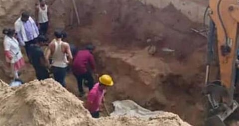 ഗുജറാത്തിൽ ഭിത്തി തകർന്നുവീണ് അഞ്ചു തൊഴിലാളികൾ മരിച്ചു