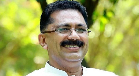 കരിപ്പൂരില് പിടിക്കപ്പെടുന്ന സ്വര്ണക്കടത്തുകാരില് 99 ശതമാനവും മുസ്ലീം പേരുകാര്; കെ ടി ജലീലിന്റെ പ്രസ്താവന വിവാദമാകുന്നു | K T Jaleel controversial statement on Karipur Gold smuggling