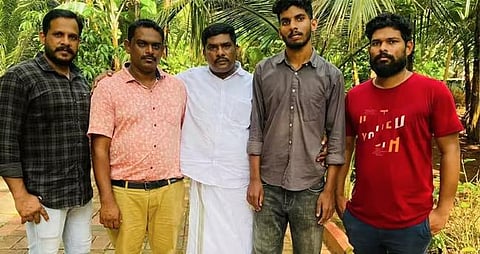 പ്രശ്നങ്ങള് പറഞ്ഞു തീര്ത്തു; അർജുന്റെ കുടുംബത്തെ കാണാൻ മനാഫെത്തി