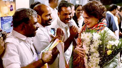 രാഹുൽ ഗാന്ധി വയനാട്ടിലെത്തി: പ്രിയങ്കയുടെ പത്രികാ സമർപ്പണം ആഘോഷമാക്കാൻ കോൺഗ്രസ് | Wayanad byelection 2024