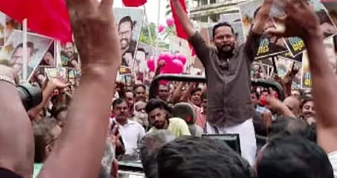 റോഡ് ഷോയുമായി എൽഡിഎഫ്; പ്രചാരണത്തിനു തുടക്കമിട്ടു സരിൻ