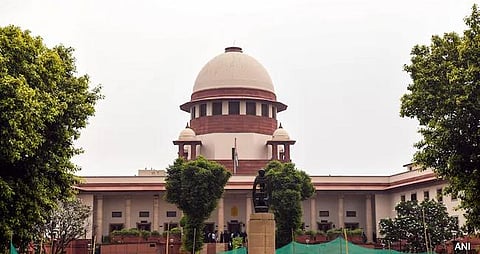 ഗർഭിണിയായ മകളെ കൊലപ്പെടുത്തിയ പിതാവിന്റെ വധശിക്ഷ ഇളവ് ചെയ്ത് സുപ്രീംകോടതി