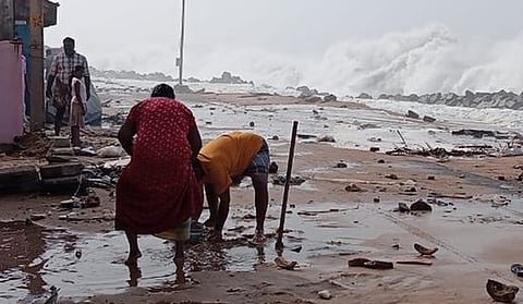 കള്ളക്കടല് പ്രതിഭാസം : പൊഴിയൂർ, പൂന്തുറ ഭാഗങ്ങളിൽ വീടുകളിലേക്ക് കടൽ കയറി | Swell surge