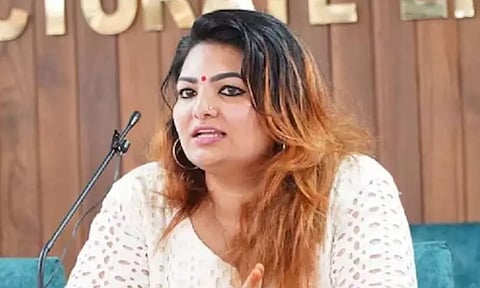 സാന്ദ്ര തോമസിനെ നിർമാതാക്കളുടെ സംഘടനയിൽ നിന്ന് പുറത്താക്കിയ നടപടി സ്റ്റേ ചെയ്തു