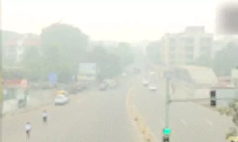 ഡൽഹിയിൽ വായുഗുണനിലവാരം ഏറ്റവും മോശം അവസ്ഥയിൽ; 107 വിമാനങ്ങൾ വൈകി, മൂന്നെണ്ണം റദ്ദാക്കി | delhi air quality