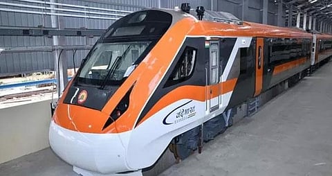 വന്ദേഭാരത് സ്ലീപ്പര് ട്രെയിനുകള് ഉടൻ ട്രാക്കിൽ എത്തിക്കാനുള്ള നീക്കവുമായി റെയിൽവേ | vande bharat express