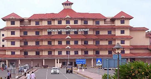 നിരോധിച്ച സാറ്റലൈറ്റ് ഫോണുമായി വിദേശി അറസ്റ്റിൽ | satellite phone