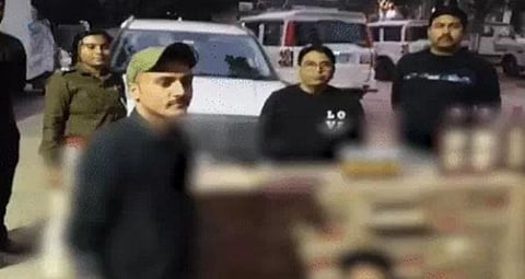 മദ്യ നിരോധനമുള്ള ബിഹാറിൽ ആഡംബര കാറിൽ കടത്താൻ ശ്രമിച്ച രണ്ട് ലക്ഷം രൂപയുടെ മദ്യം കണ്ടെടുത്തു; ഡ്രൈവർ അറസ്റ്റിൽ | Liquor seized in Bihar