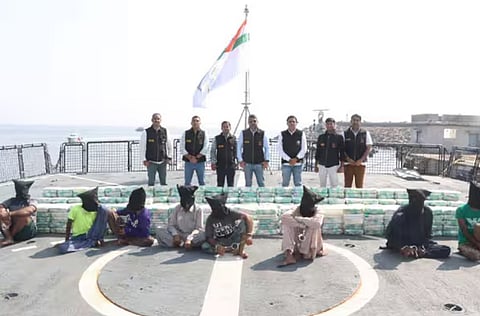 ഗുജറാത്തിൽ വീണ്ടും വൻ ലഹരിവേട്ട; പിടികൂടിയത് 700 കിലോ മയക്കുമരുന്ന് : രാജ്യാന്തര ലഹരിക്കടത്ത് സംഘം അറസ്റ്റിൽ | Massive drug hunt