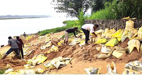 തിരുനാവായയിൽ ആയിരത്തോളം ചാക്ക് മണൽ പിടികൂടി | soil Trafficking