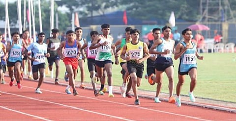 കായികമേളയിലെ പ്രതിഷേധത്തിൽ സ്കൂളുകൾക്ക് വിലക്കേർപ്പെടുത്തിയ സംഭവം: സർക്കാർ ഉത്തരവിനെതിരെ പ്രതിഷേധം | Protest against banning schools from sports meet