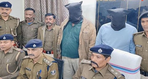 ലക്ഷ്യം പുതുവത്സര വിപണി; ട്രക്കിൽ കടത്താൻ ശ്രമിച്ചത് ഒരു കോടി വിലമതിക്കുന്ന മദ്യം; ഡ്രൈവർ അറസ്റ്റിൽ | Liquor seized