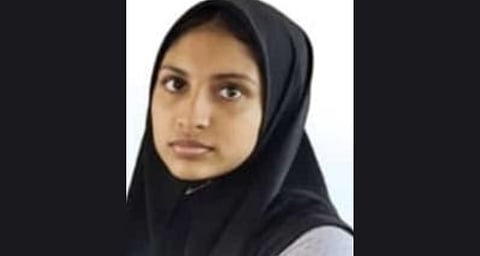 പഠനസംഘം സഞ്ചരിച്ച ബസ് അപകടത്തിൽപ്പെട്ടു; പ്ലസ് ടു വിദ്യാർത്ഥിനി മരിച്ചു | Accident