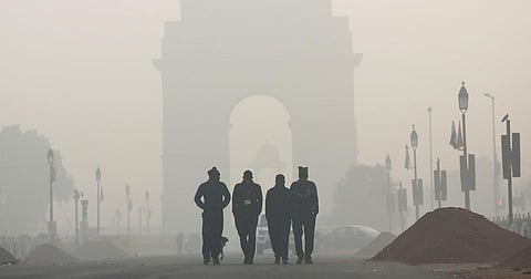 Extreme cold in delhi: ഡൽഹിയിൽ കടുത്ത തണുപ്പും മൂടൽ മഞ്ഞും; താപനില 5 ഡിഗ്രി സെൽഷ്യസിനു താഴെ