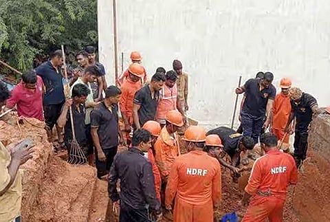 തിരുവണ്ണാമലയെ നടുക്കിയ ഉരുൾപൊട്ടൽ ; സ്ഥലത്ത് ഐഐടി സംഘം പരിശോധന നടത്തി | Tiruvannamalai landslide